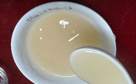 多少媽媽栽在輔導(dǎo)作業(yè)上！姥姥端來(lái)的一杯溫?zé)嵊袡C(jī)葛根粉，竟成了情緒 “滅火器”